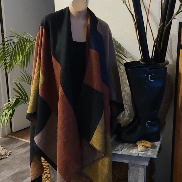 EARTH TONE CAPE NEW WITHOUT TAG. - Picture 12 of 14